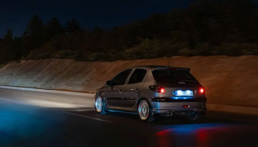 Bezpiecznik wentylatora chłodnicy Peugeot 206: Gdzie jest i jak wymienić?