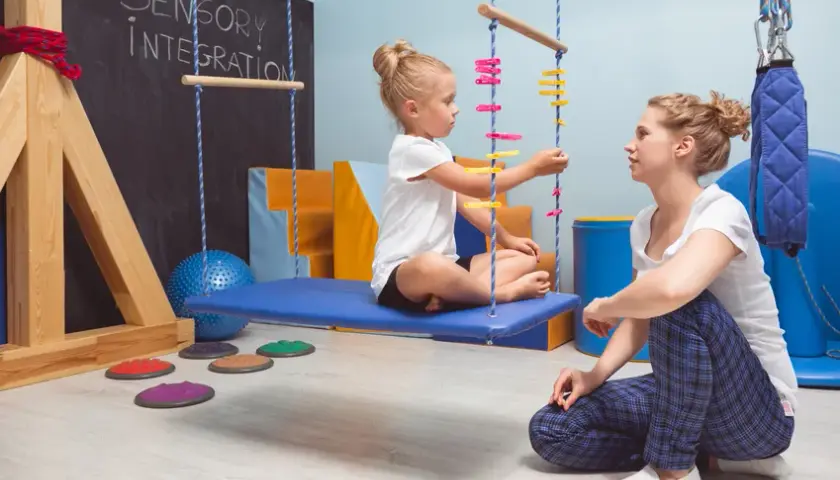 Integracja sensoryczna pomoce: Jak wybrać najlepsze narzędzia do terapii sensorycznej