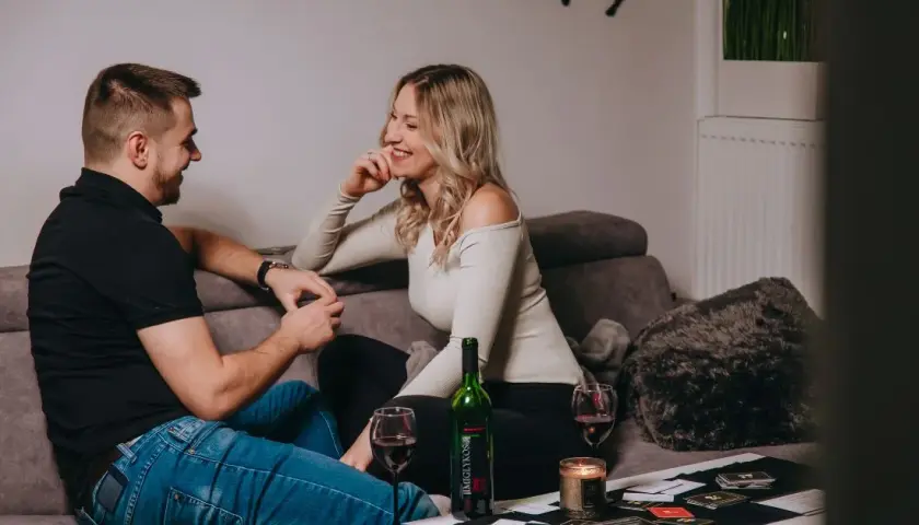 Rozmowa, która buduje. O cichym oddalaniu się i o tym, jak temu zapobiec.