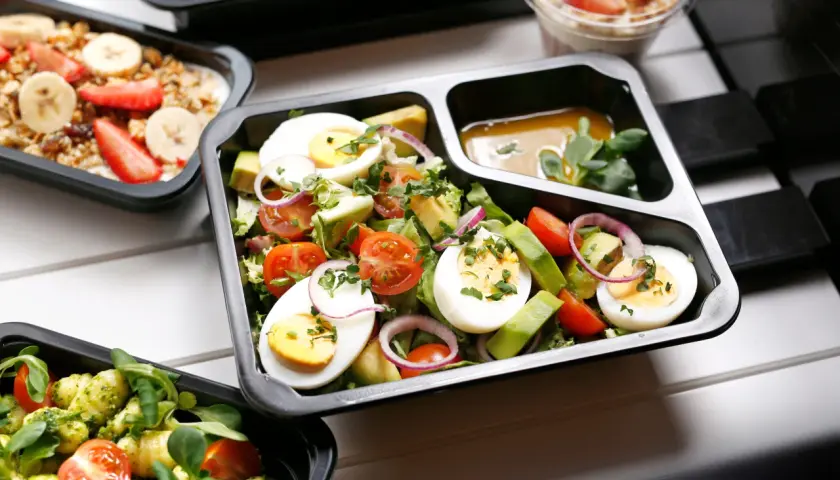 Catering ile od osoby - poznaj ukryte koszty i różnice cenowe