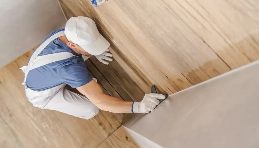 Jak usunąć tłuste plamy po silikonie? Skuteczne metody na trudne plamy