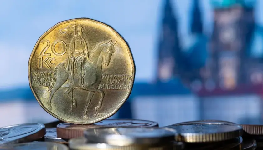 Czeska moneta 20 koron z wizerunkiem św. Wacława. Zastanawiasz się, ile kosztuje jedzenie w Czechach?