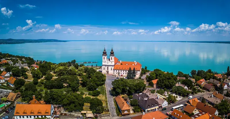 Balaton: Najpiękniejsze miejsca, od lawendy po kurorty przewodnik