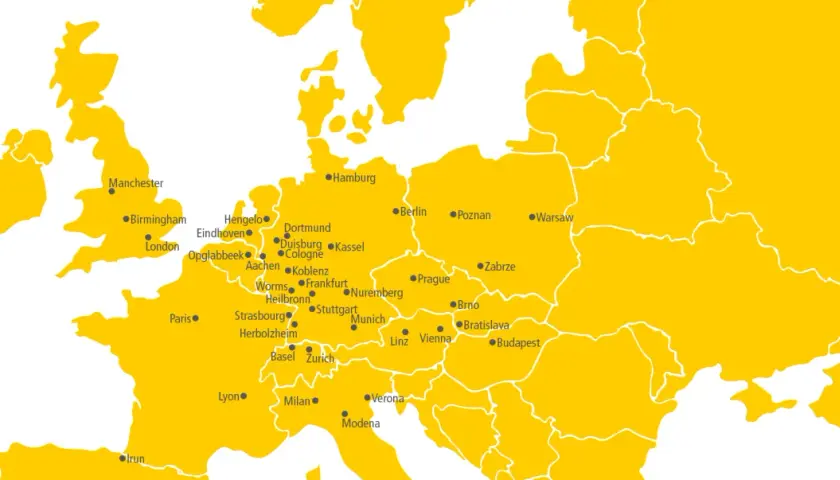 Karte Europas mit markierten DHL Freight Standorten in Städten wie London, Paris, Berlin, Wien und Budapest.