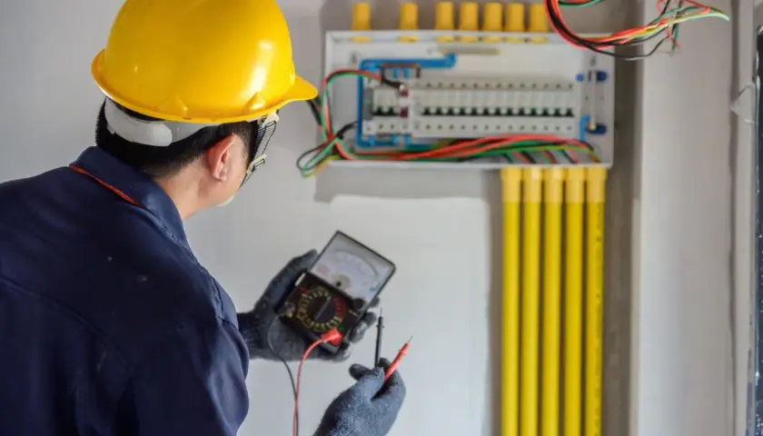 Elektryk w Norwegii: Ile zarobisz i ile zostanie w kieszeni?