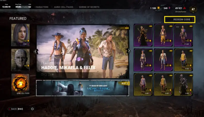 W menu gry Dead by Daylight, obok opcji "Auric Cell Packs", znajduje się przycisk "REDEEM CODE".