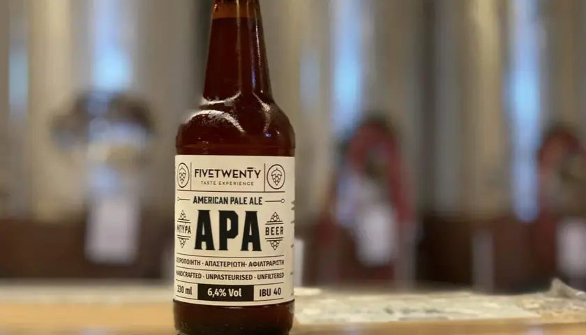 Bouteille de bière APA Fivetwenty, American Pale Ale, artisanale, non pasteurisée, non filtrée, 6,4% Vol.