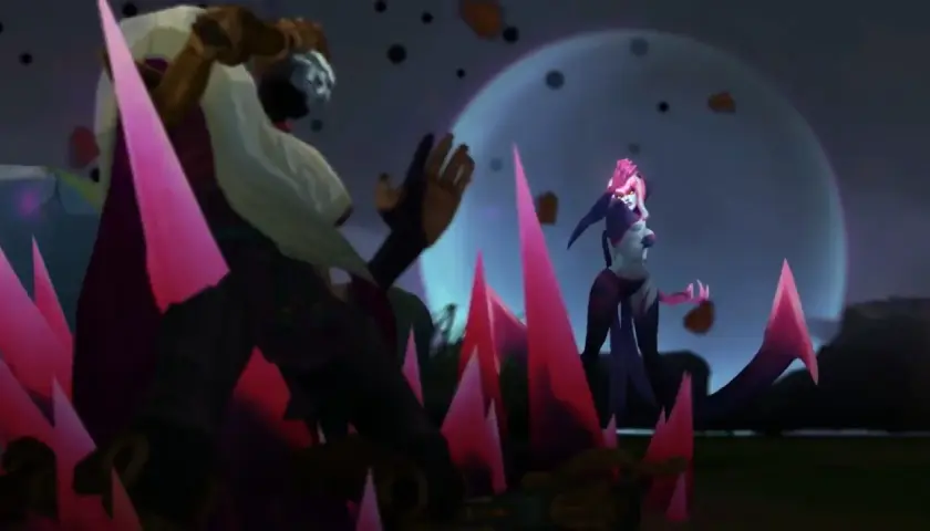 Evelynn, demonica z różowymi włosami, czai się wśród kryształów. Na pierwszym planie postać w białej szacie.