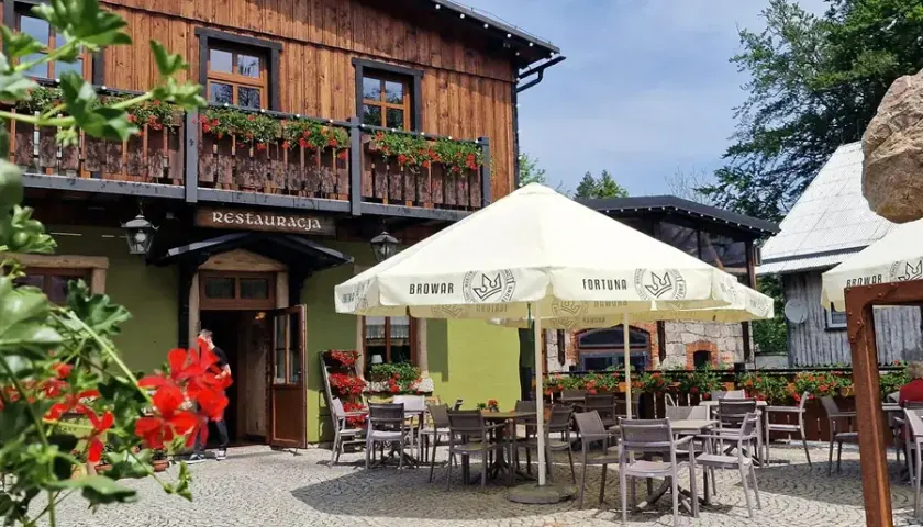 Gdzie zjeść w Szklarskiej Porębie? Odkryj najlepsze lokale gastronomiczne