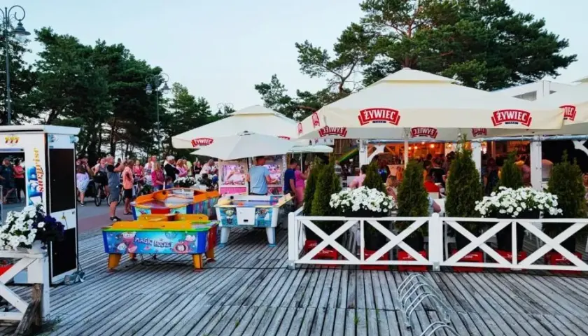 Krynica Morska: Gdzie zjeść dobrze? Ryby, obiady, kawiarnie!