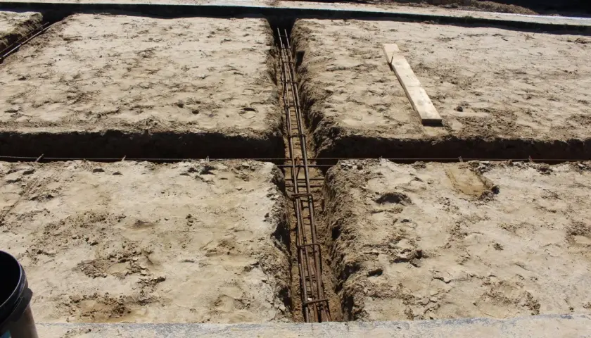 Trwałe fundamenty: Jak skutecznie zbadać zagęszczenie piasku?