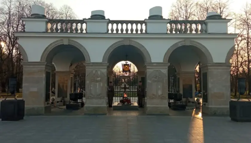 Grób Nieznanego Żołnierza: co symbolizuje dla narodu?