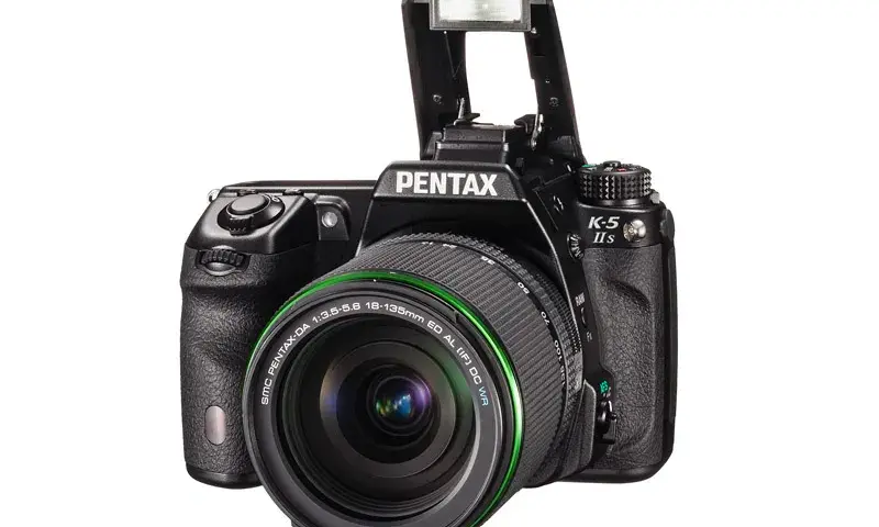 Jaki obiektyw do Pentax K-5 wybrać? Najlepsze opcje dla każdego fotografa