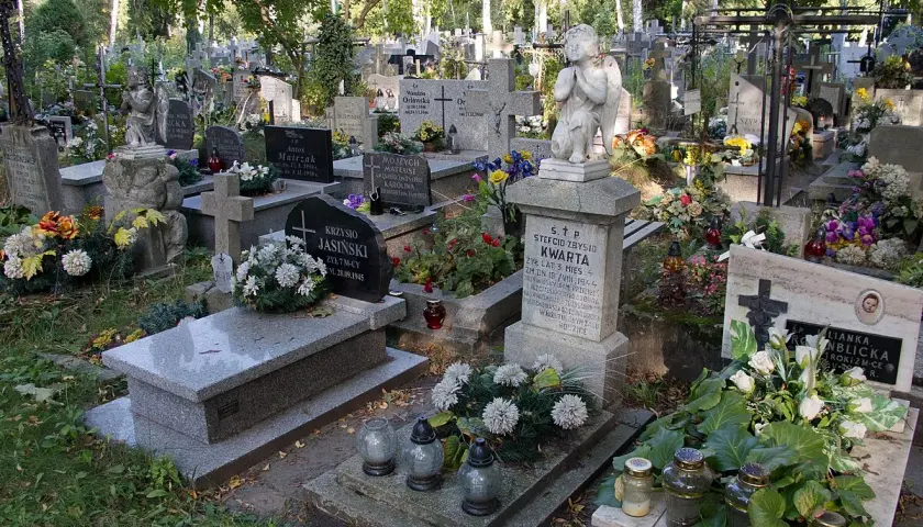 Cmentarz w Pruszkowie Gąsin: Historia nekropolii z duszą. Informacje
