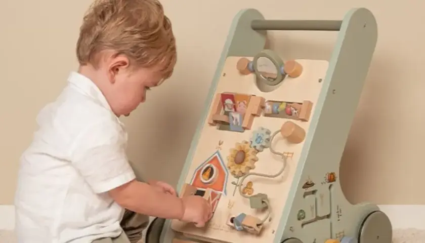 Tablica sensoryczna dla niemowląt - jak wspiera rozwój i zabawę