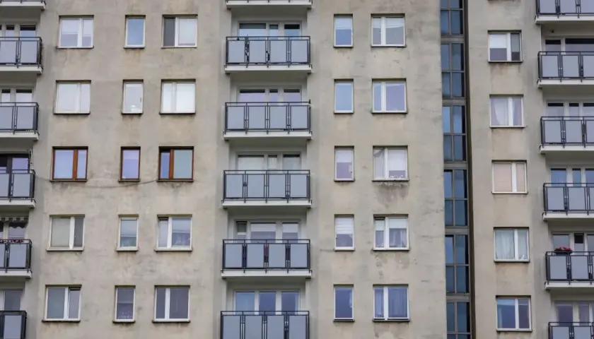 Ile zarabia inspektor w spółdzielni? Sprawdź widełki i czynniki