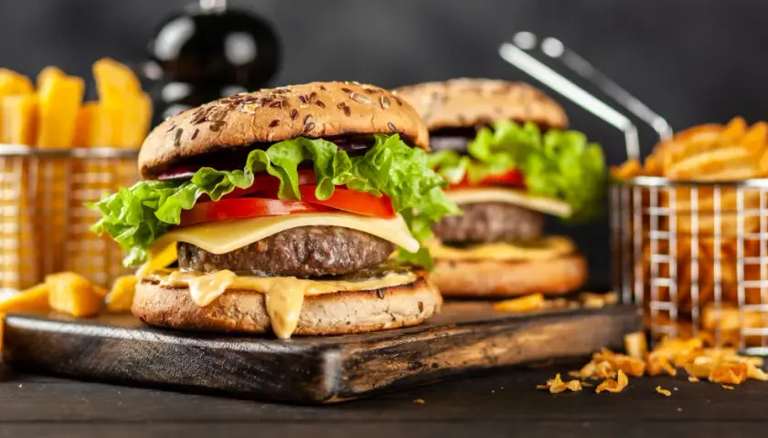 Jakie mięso na burgery? Wybierz idealne i zrób burgera marzeń!