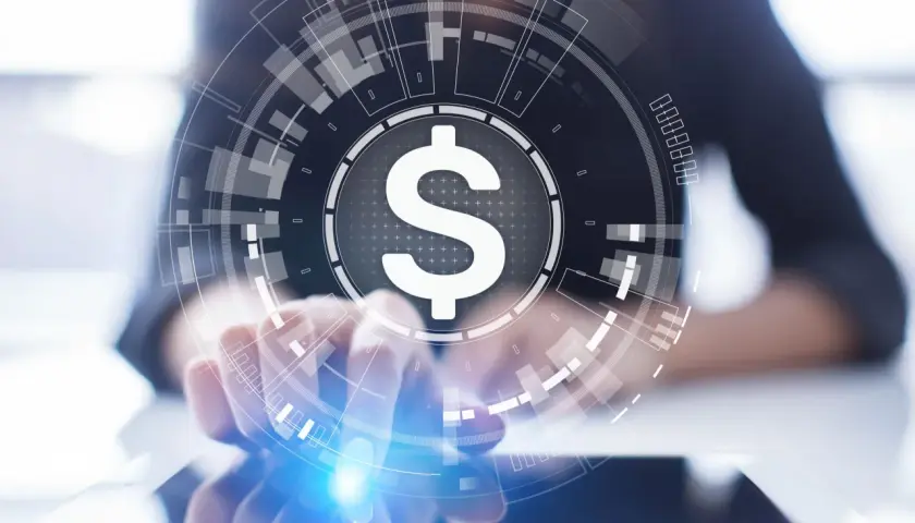 Une main touche un écran affichant un symbole dollar au centre d'une interface numérique futuriste, évoquant la gestion financière sur vm azure.