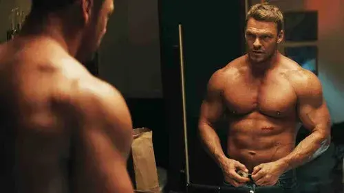Alan Ritchson musiał zmagać się z problemami zdrowotnymi podczas budowania masy mięśniowej do roli Reacher.