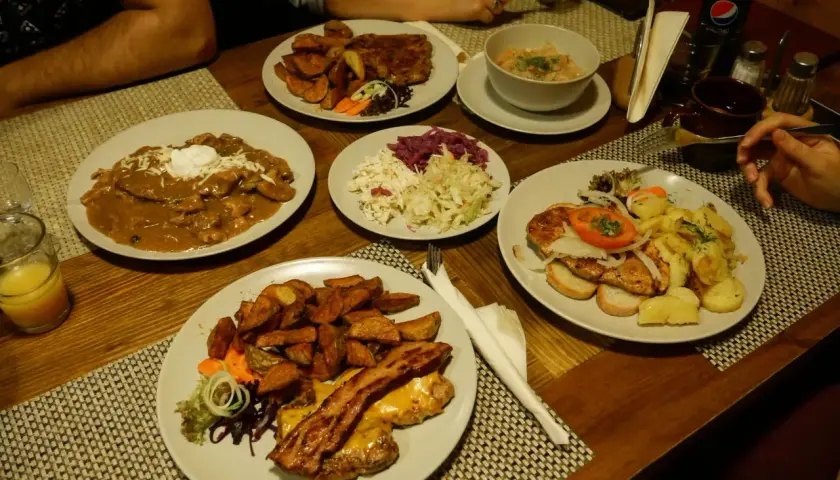 Bacówka u Józka Łódź: Czy to Twój góralski raj? Menu, ceny, tor!