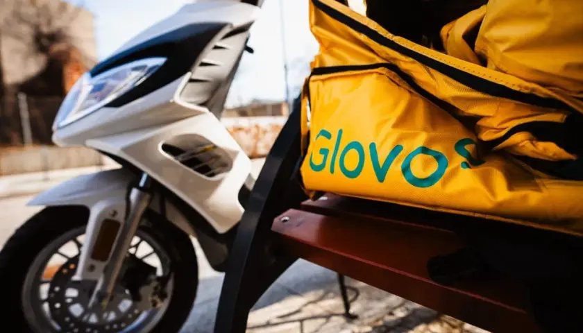 Ile można zarobić w Glovo? Realne zarobki kurierów w Polsce