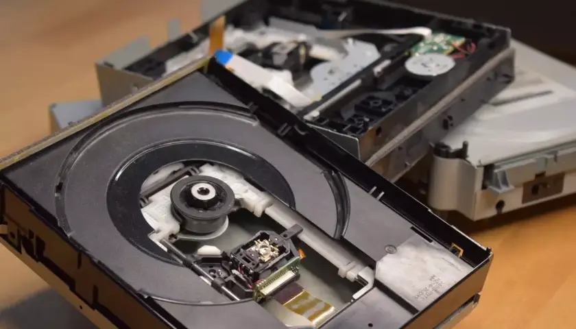 Xbox 360: Demontaż Fat, Slim, E Czy naprawisz ją sam?