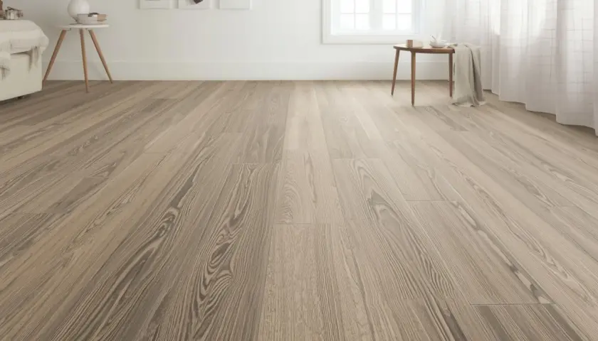 Pavimenti in legno con venature evidenti, un'ottima scelta per la posa di un nuovo pavimento.