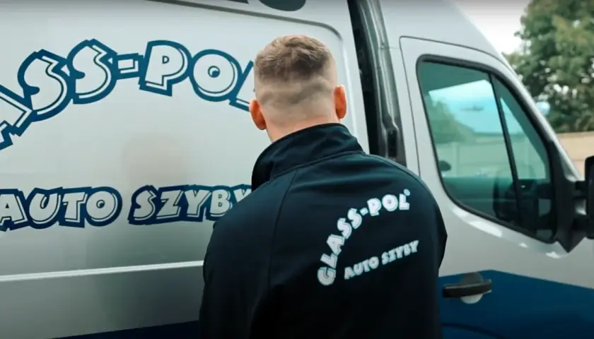 Bezpieczny transport szyby samochodowej - Kluczowe zasady i porady