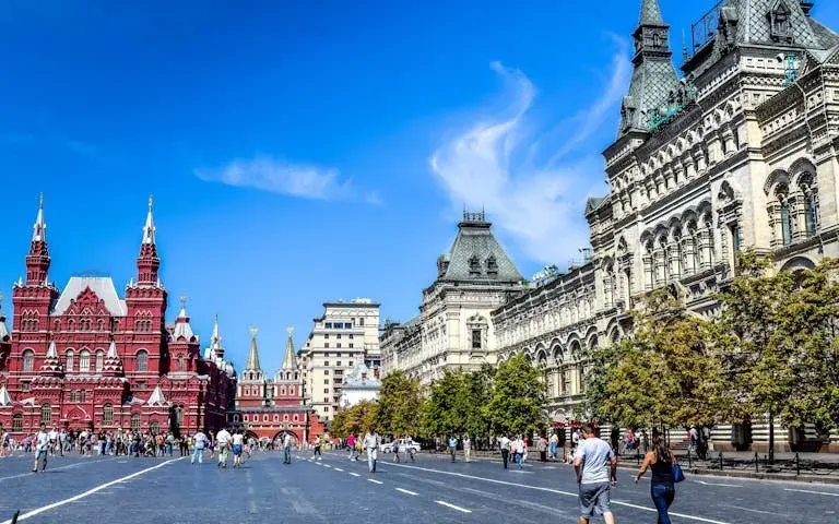 Czy w Rosji jest bezpiecznie? Kluczowe informacje o zagrożeniach i ryzyku