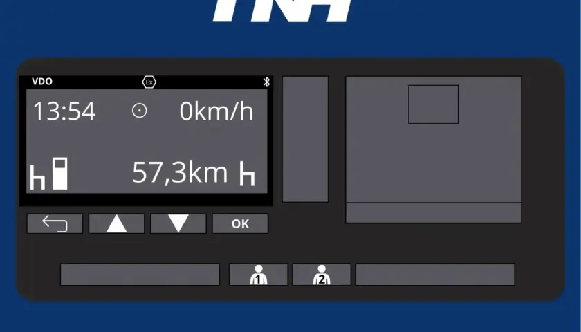 Wyświetlacz tachografu VDO pokazuje 13:54, 0 km/h i 57,3 km. Dowiedz się, jak sprawdzić czas pracy na tachografie.