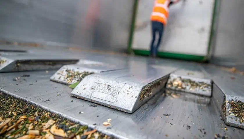 Jak działa ruchoma podłoga w naczepie? Odkryj jej tajemnice i zalety