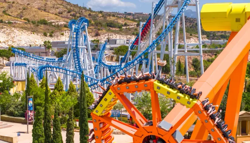 Atracciones imperdibles en Terra Mítica: Diversión para todos los gustos