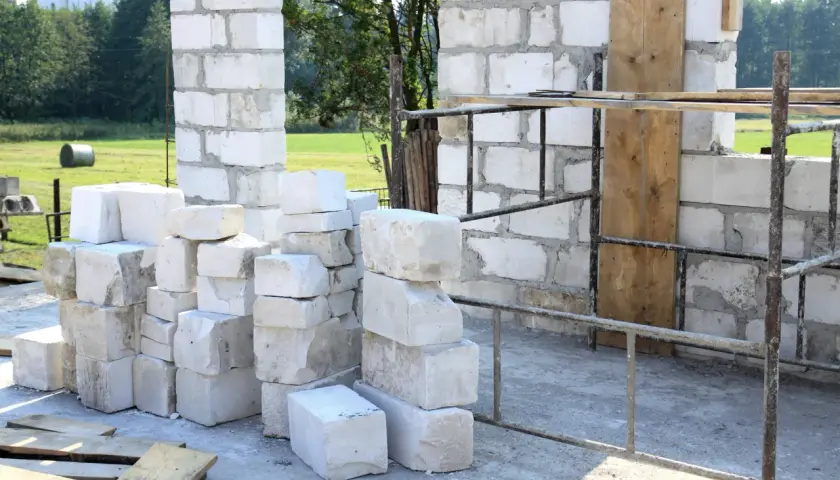 Ile muszą odstać fundamenty, aby uniknąć problemów z budową?