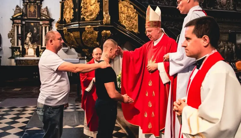 Jak zrobić bierzmowanie dla dorosłych - uniknij najczęstszych błędów