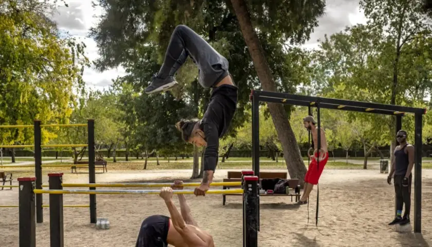 Clases de calistenia cerca de mi: mejora tu fitness sin dolor