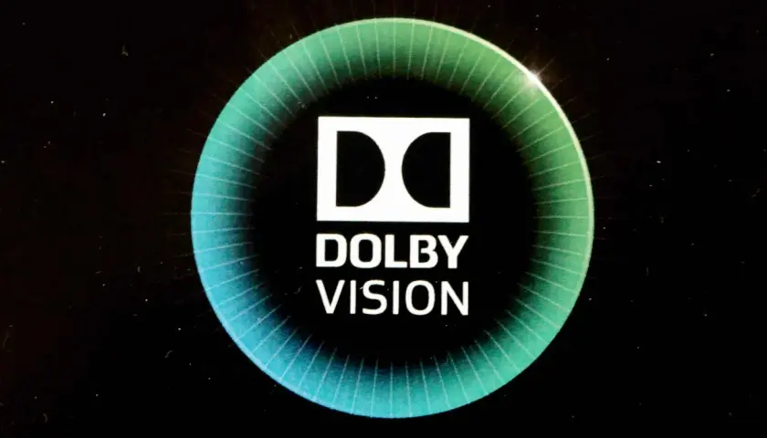 Logo Dolby Vision na ekranie telewizora Samsung, zapewniające kinową jakość obrazu.