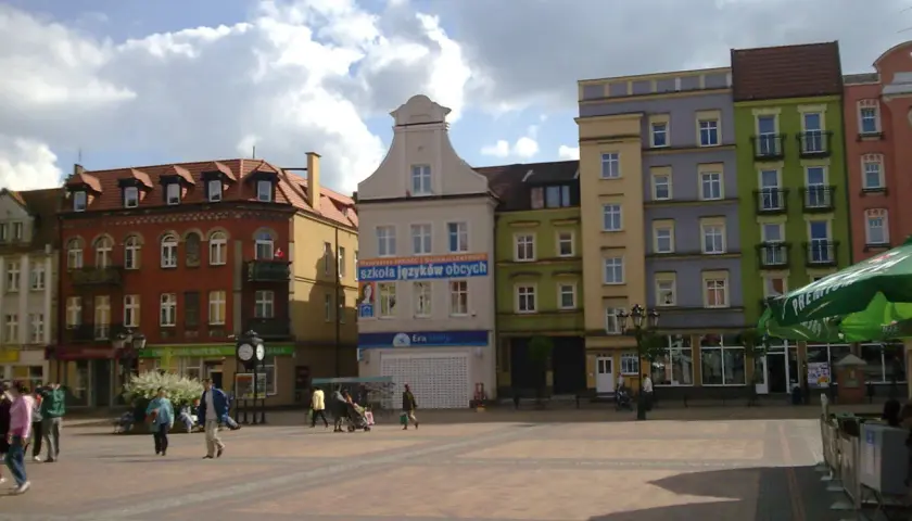 Ratusz w Chojnicach - historia, architektura i spacer po rynku