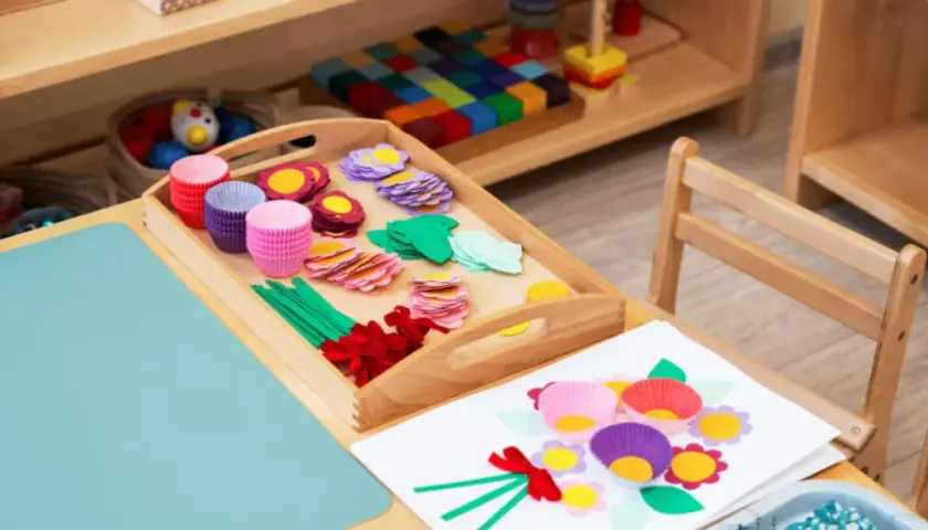 Przedszkole Montessori co to? Kluczowe zasady i korzyści dla dzieci