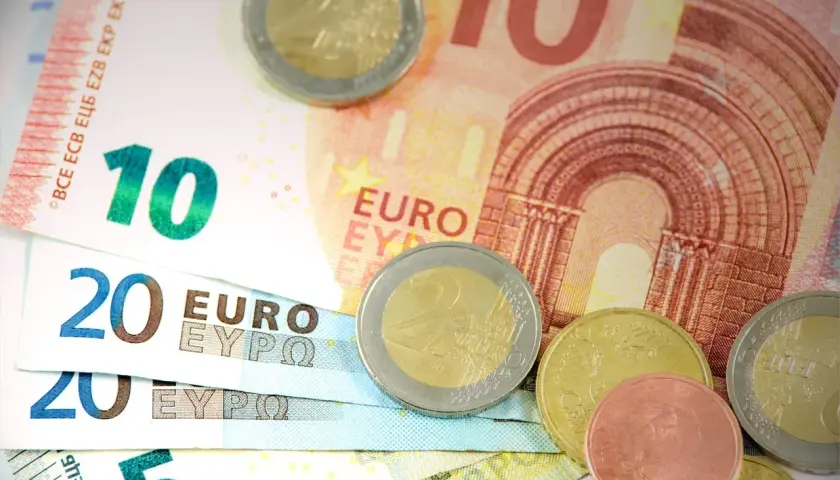Banknoty 10, 20 i 5 euro oraz monety. Nauka francuskich liczebników od 5 do 20.