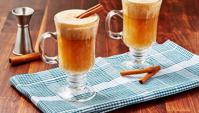 Rozgrzewające drinki na jesień, które zachwycą Twoje zmysły