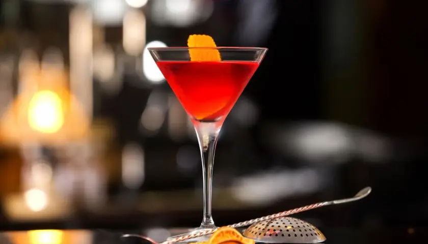 Przepis na drink Manhattan – klasyczny koktajl, który musisz spróbować
