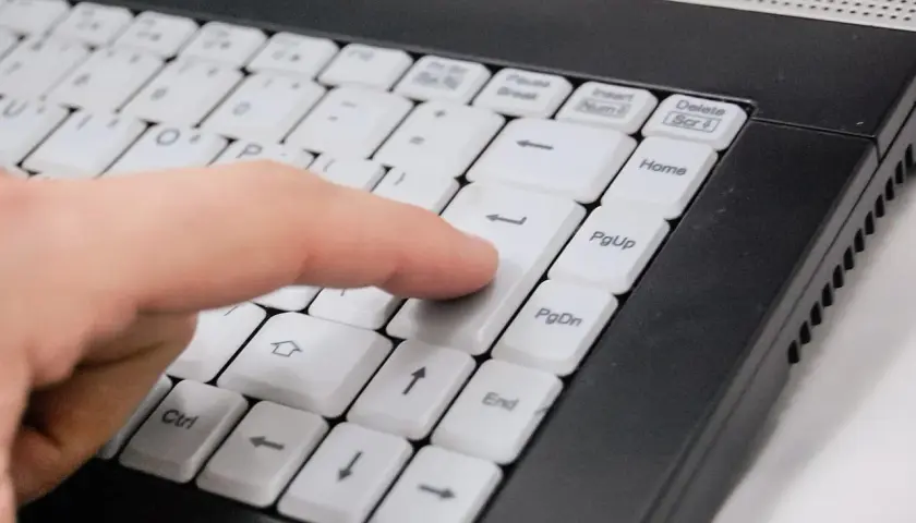 Czy laptop gamingowy ma sens? Odkryj jego zalety i wady w porównaniu do PC