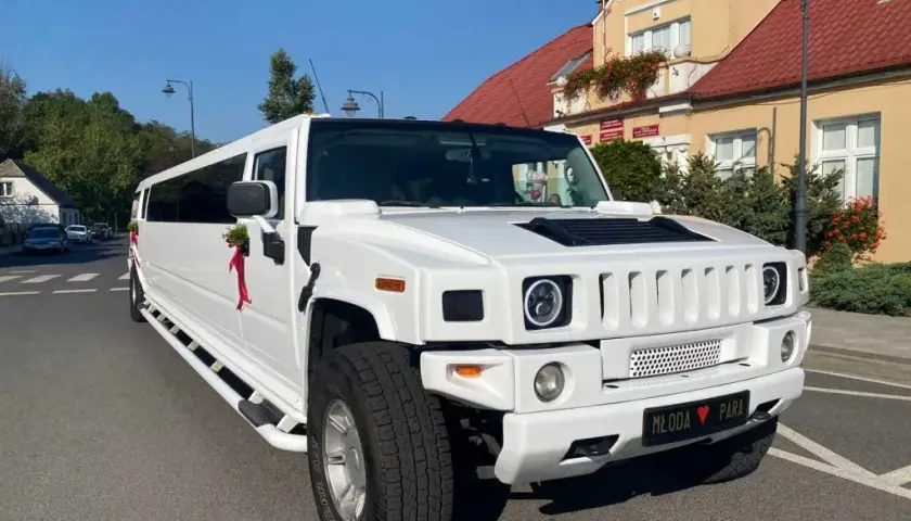 Jakie auto do ślubu? Wybierz idealne: poradnik i koszty!