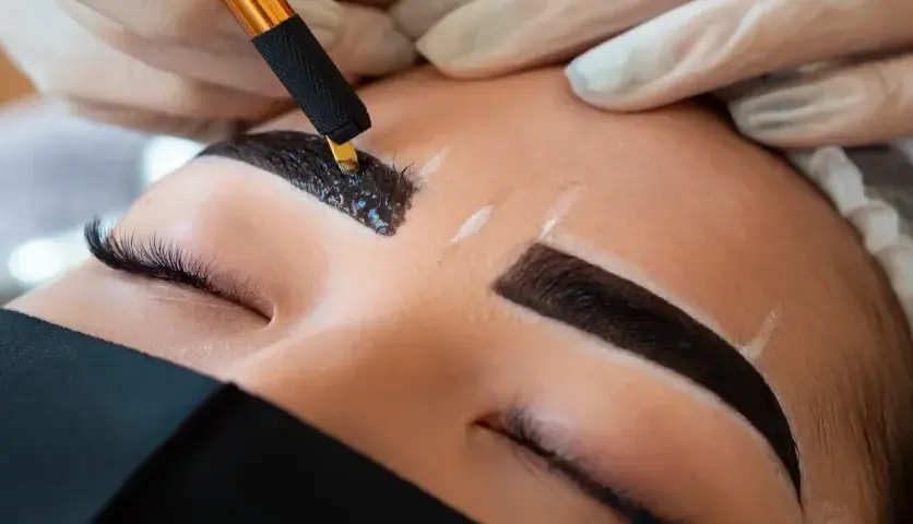 Henna i regulacja brwi: Od 30 do 170 zł co wybrać?
