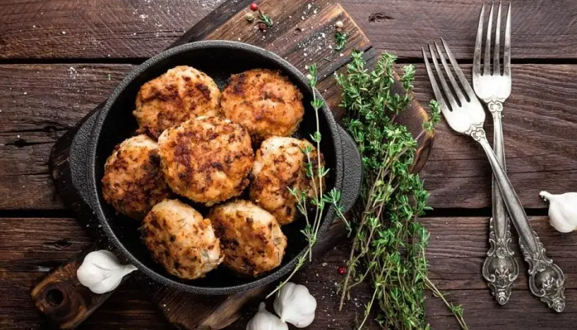 Ile kalorii ma kotlet mielony z indyka? Wartość odżywcza i zdrowsze opcje