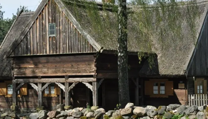 Skansen łódzkie: Odkryj fascynującą historię drewnianej architektury