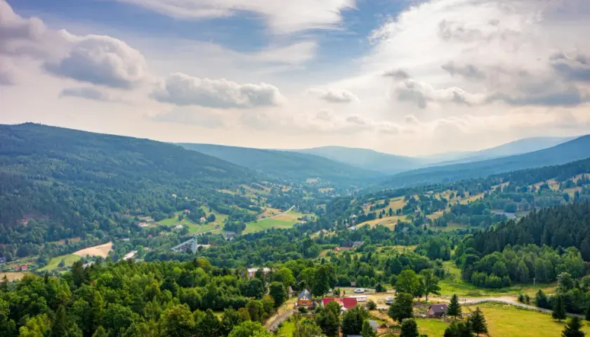 Gdzie są góry izerskie? Odkryj ich tajemnice i atrakcje
