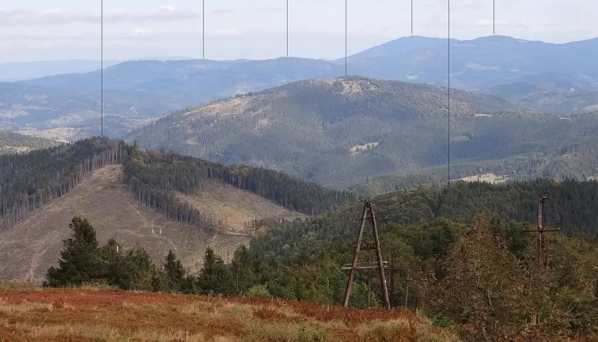 Widok na beskid żywiecki szczyty: Przełęcz Wielki, Prusów, Sucha Góra, Praszywka Wielka, Romanka, Obłaz, Boraczy Wierch.