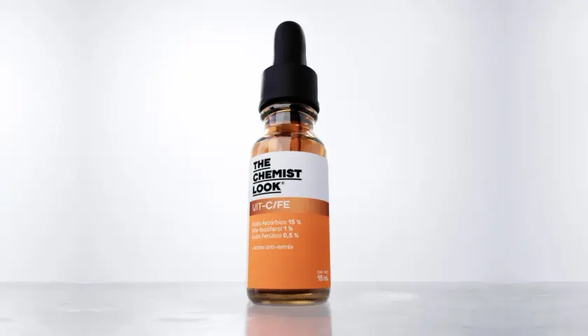 Frasco de serum con vitamina C, ideal para el embarazo. Contiene ácido ascórbico, alfa-tocoferol y ácido ferúlico.