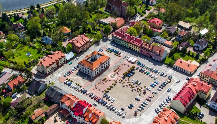 Gdzie wysiąść w Serocku? Przystanki z Warszawy i co dalej?